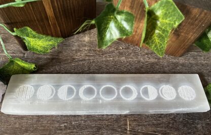 Moon phase selenite charging plate