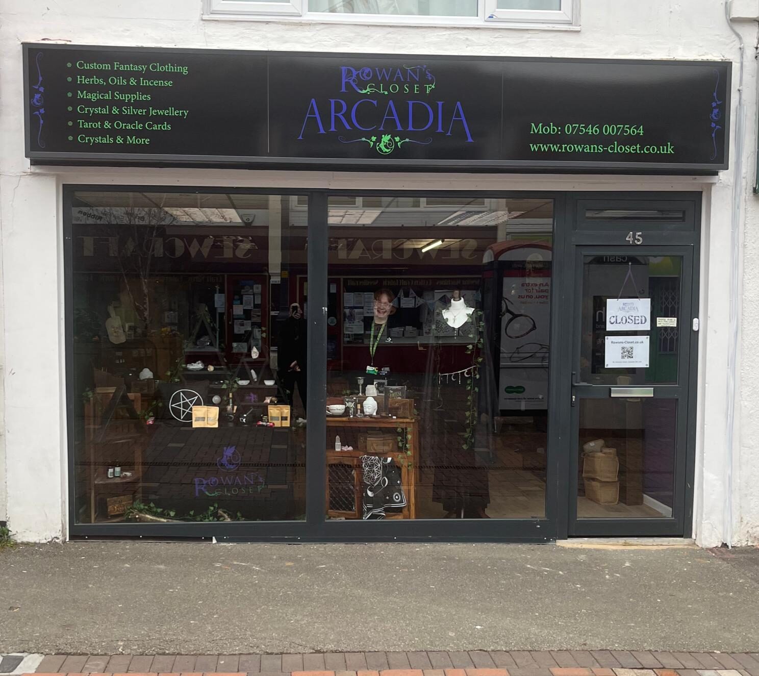 Rowans Closet Arcadia Swindon 45, Havelock Street, SN1 1SD