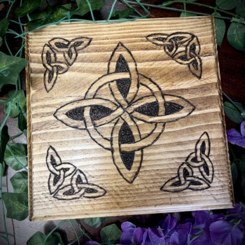 Mini Altar Table Witches Knot