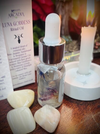 Luna Goddess Ritual Oil - Image 2